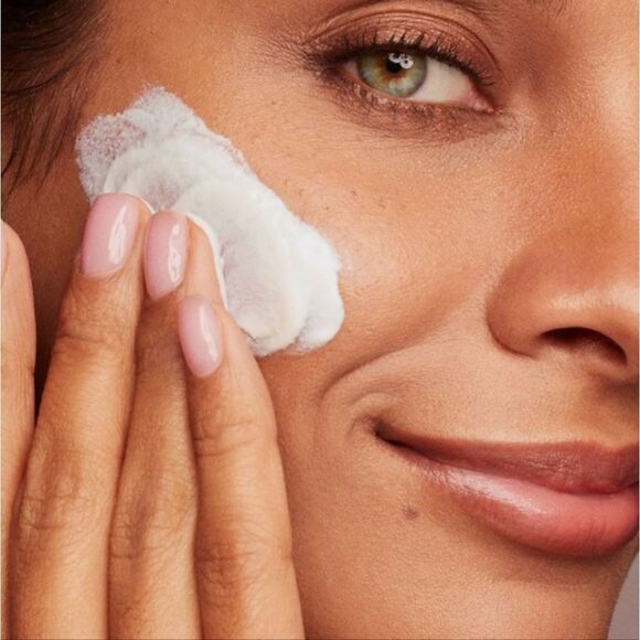 Kate Somerville Daily Deflector Mineral Sunscreen - Picture 9 of 10